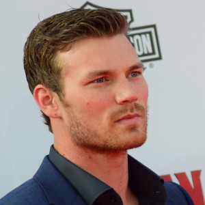 Derek Theler - Image