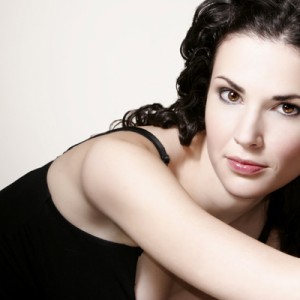 Laura Mennell - Image