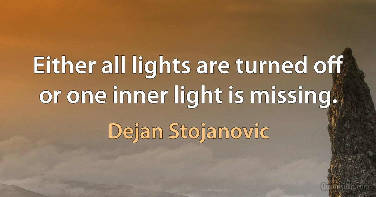 Either all lights are turned off or one inner light is missing. (Dejan Stojanovic)